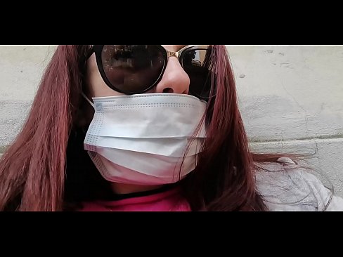 ❤️ Ніколетта мститься своєму сусіду і пісяє в його гаражі (Спеціальний італійський карантин Covid19) ️ Порно-відео у нас ️❤