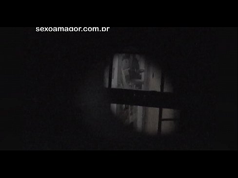 ❤️ Блонді таємно знімає на відео сусідський вуайерист, прихований за порожнистими цеглами ️ Порно-відео у нас ️❤